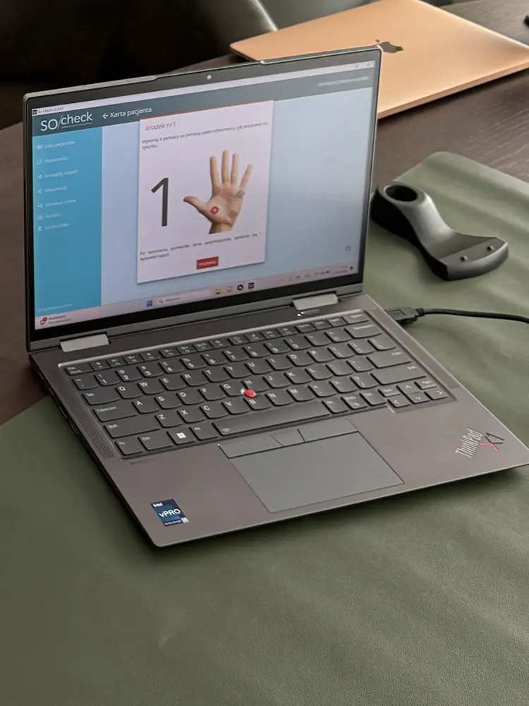 System SO/Check — interfejs oprogramowania na laptopie podczas sesji diagnostycznej